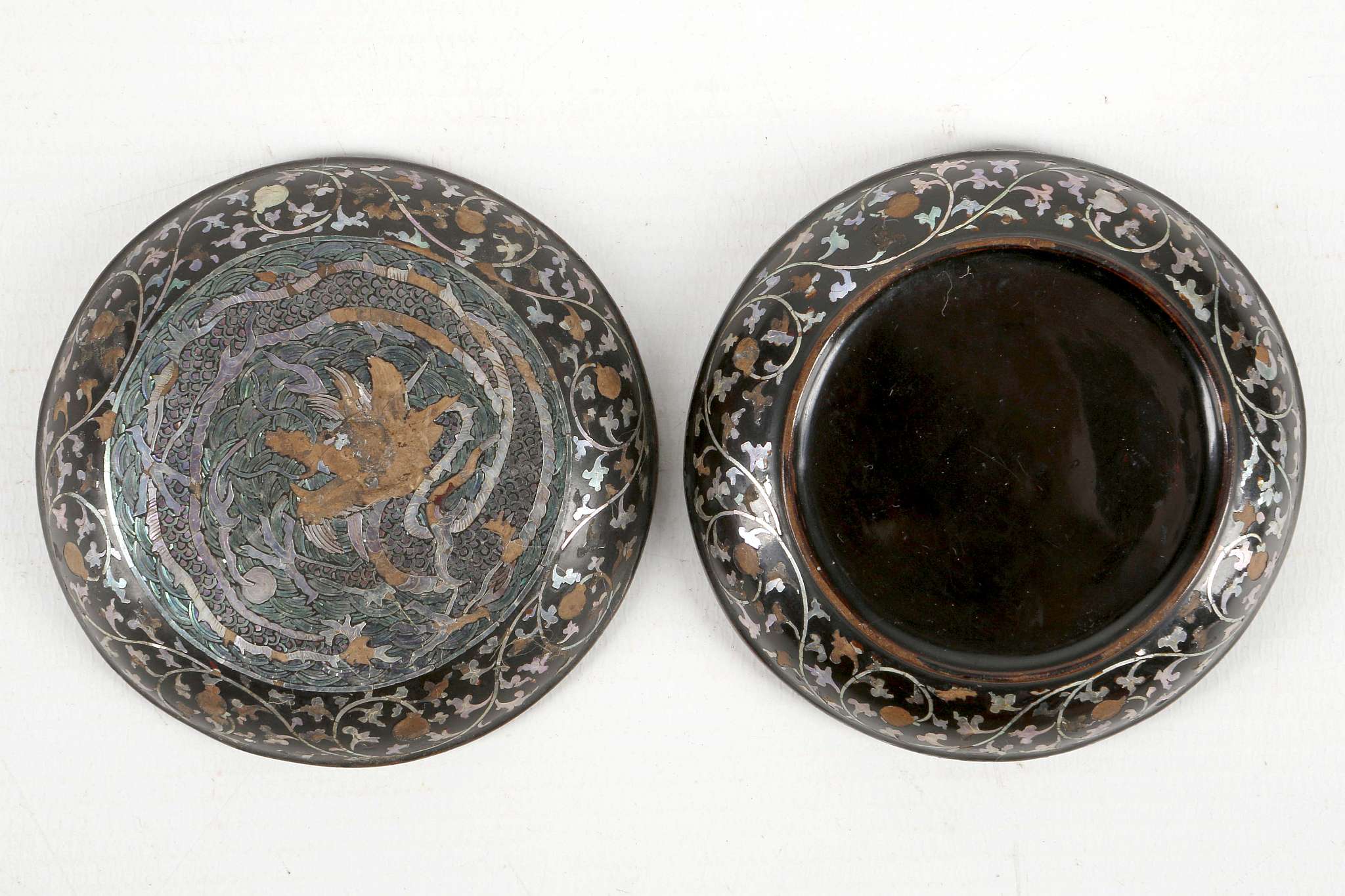 A MOTHER OF PEARL INLAID BLACK LACQUERED CIRCULAR - Image 2 of 3