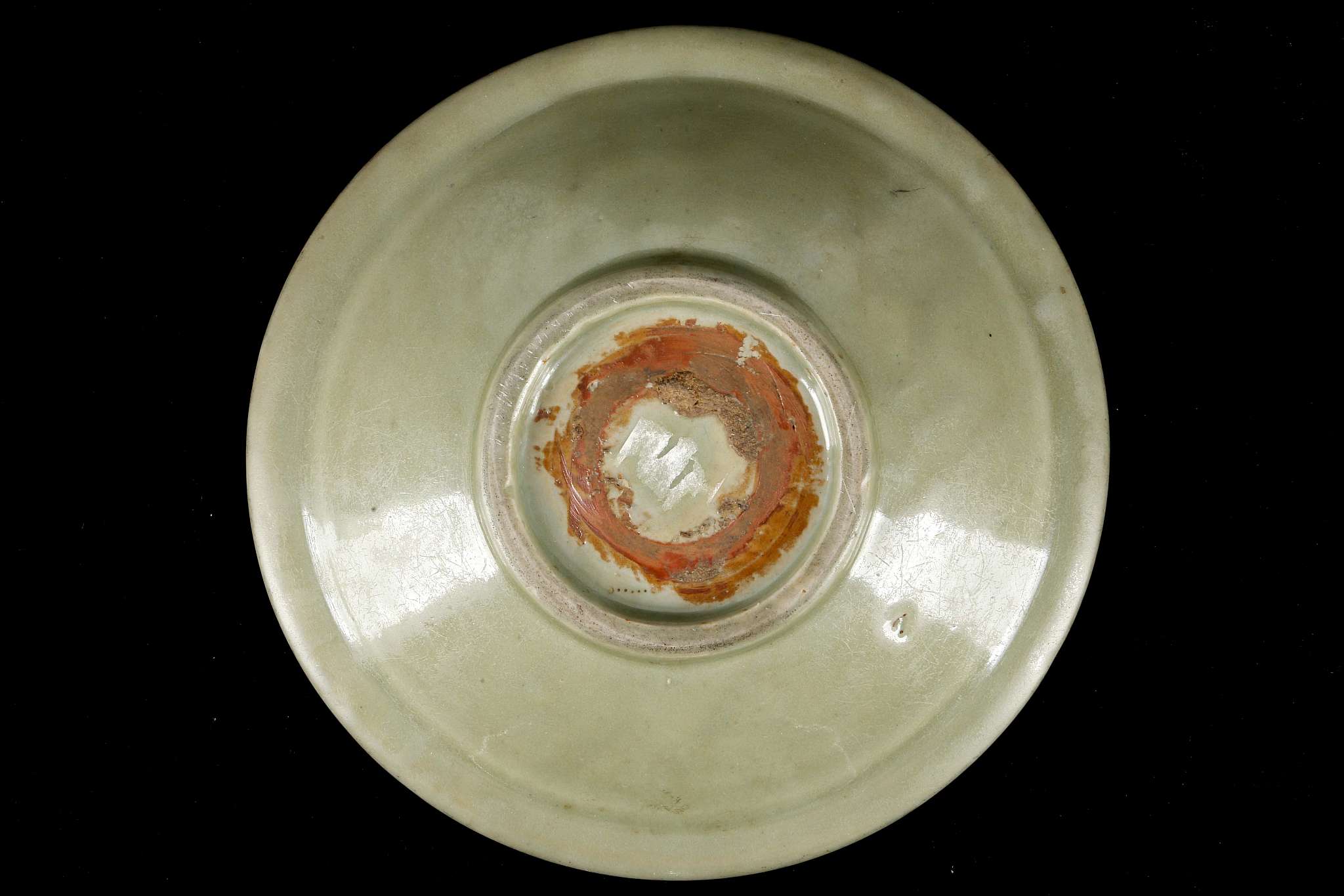 A CHINESE LONGQUAN CELADON CHARGER.
Ming Dynasty.
The interior moulded with ribs, the glaze is of - Image 3 of 4