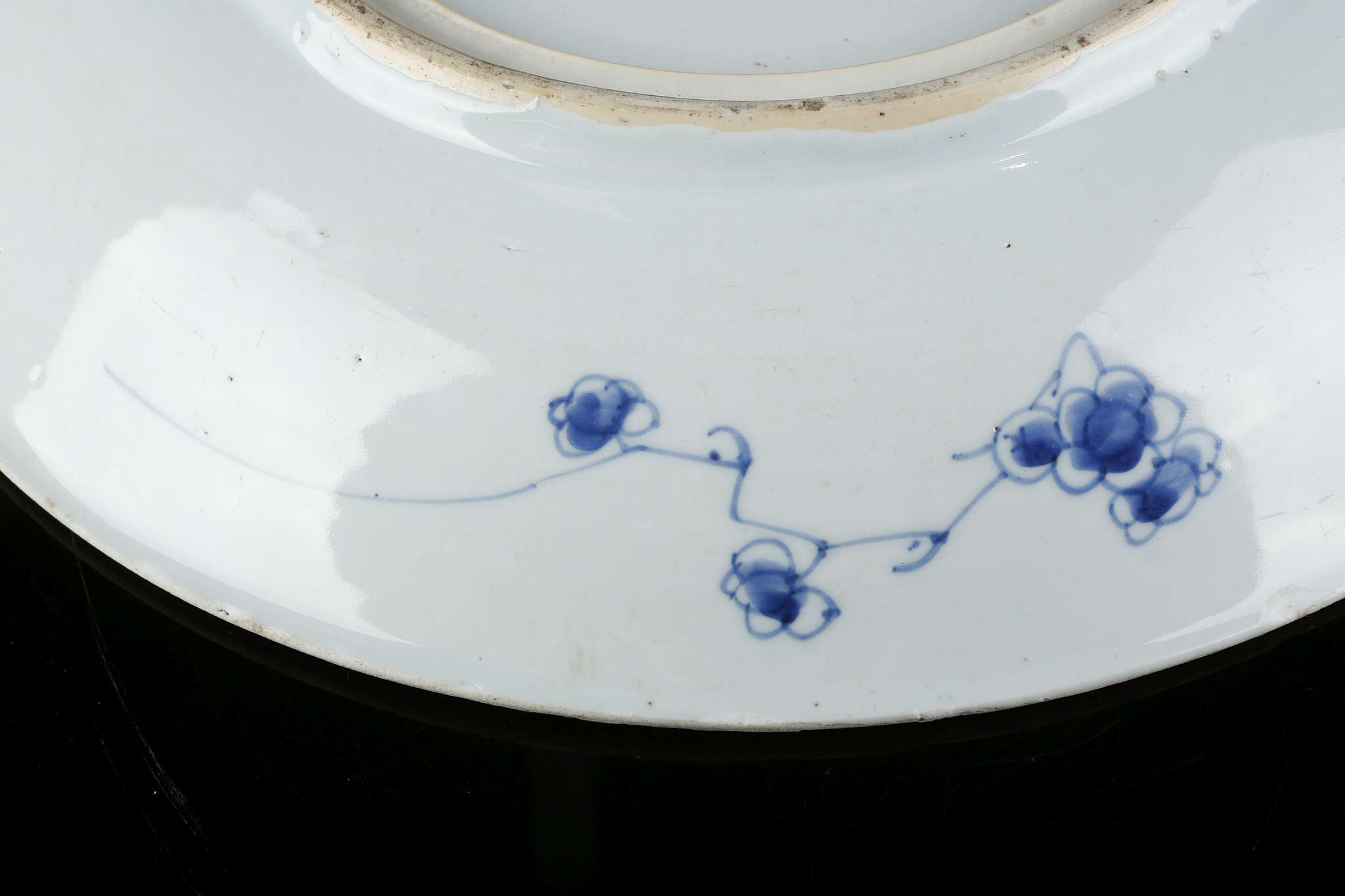 A CHINESE BLUE AND WHITE CRACKED ICE DISH.Qing Dy - Image 4 of 4