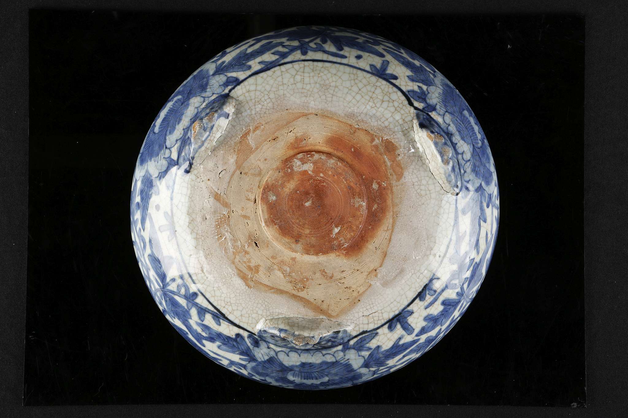 A CHINESE BLUE AND WHITE TRIPOD CENSER. - Image 6 of 7