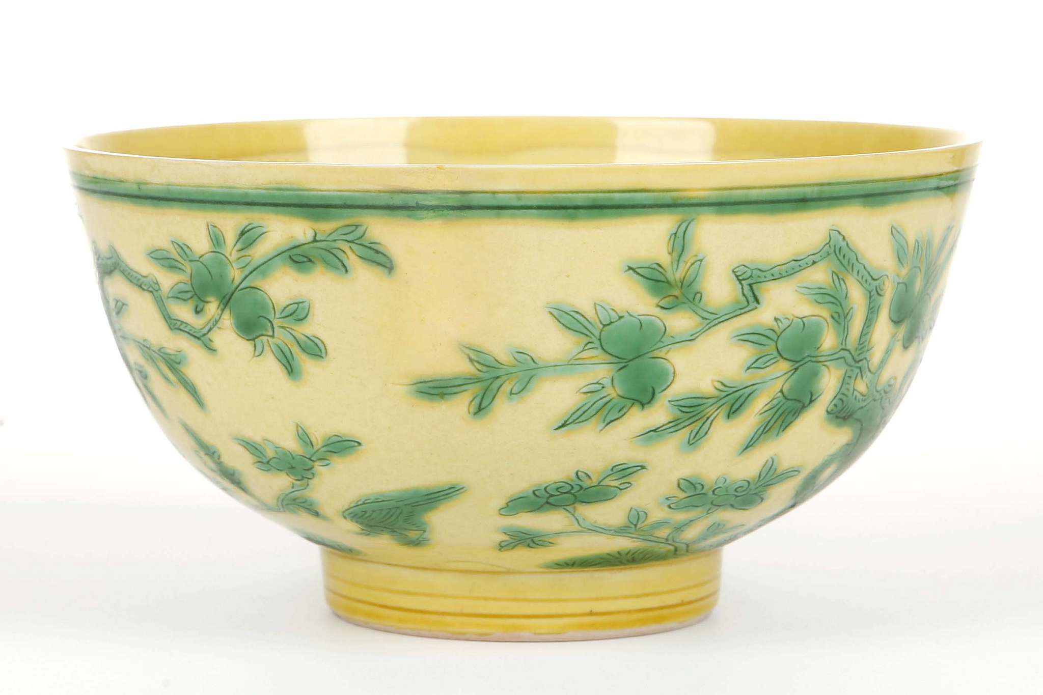 A CHINESE YELLOW AND GREEN BOWL.
Qing Dynasty, Kangxi mark and of the period.
With rounded sides - Image 4 of 7