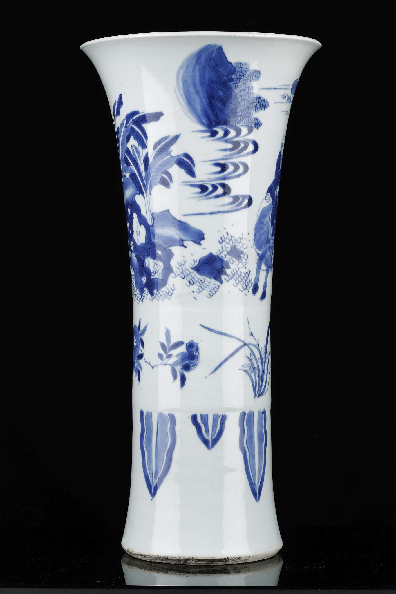 A CHINESE TRANSITIONAL BLUE AND WHITE VASE, GU.
Transitional Period, c. 1690.
With a flaring rim, - Image 3 of 6