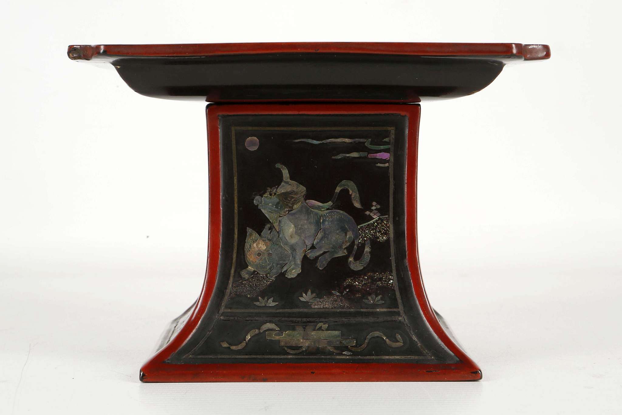 A ‘JIANG QIANLI’ MOTHER-OF-PEARL INLAID BLACK LACQUER RECTANGULAR TRAY AND STAND.
Late 17th Century, - Image 3 of 11