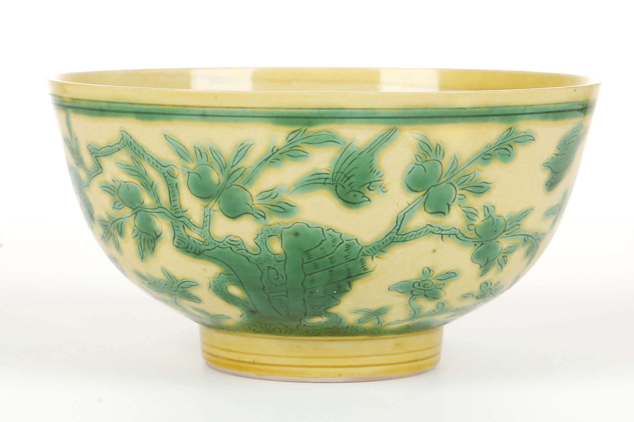 A CHINESE YELLOW AND GREEN BOWL.
Qing Dynasty, Kangxi mark and of the period.
With rounded sides - Image 3 of 7