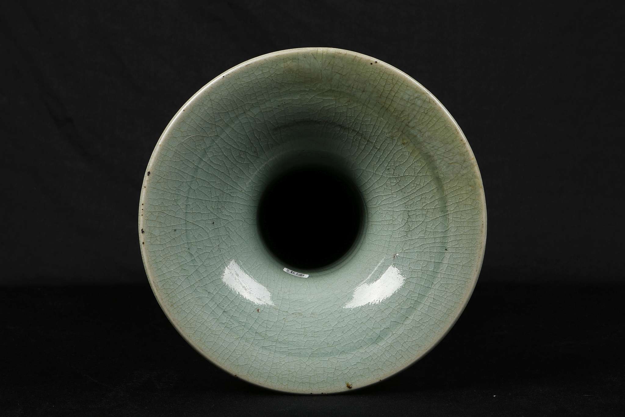 A CHINESE LONGQUAN CELADON YENYEN VASE. Ming Dynas - Image 5 of 6