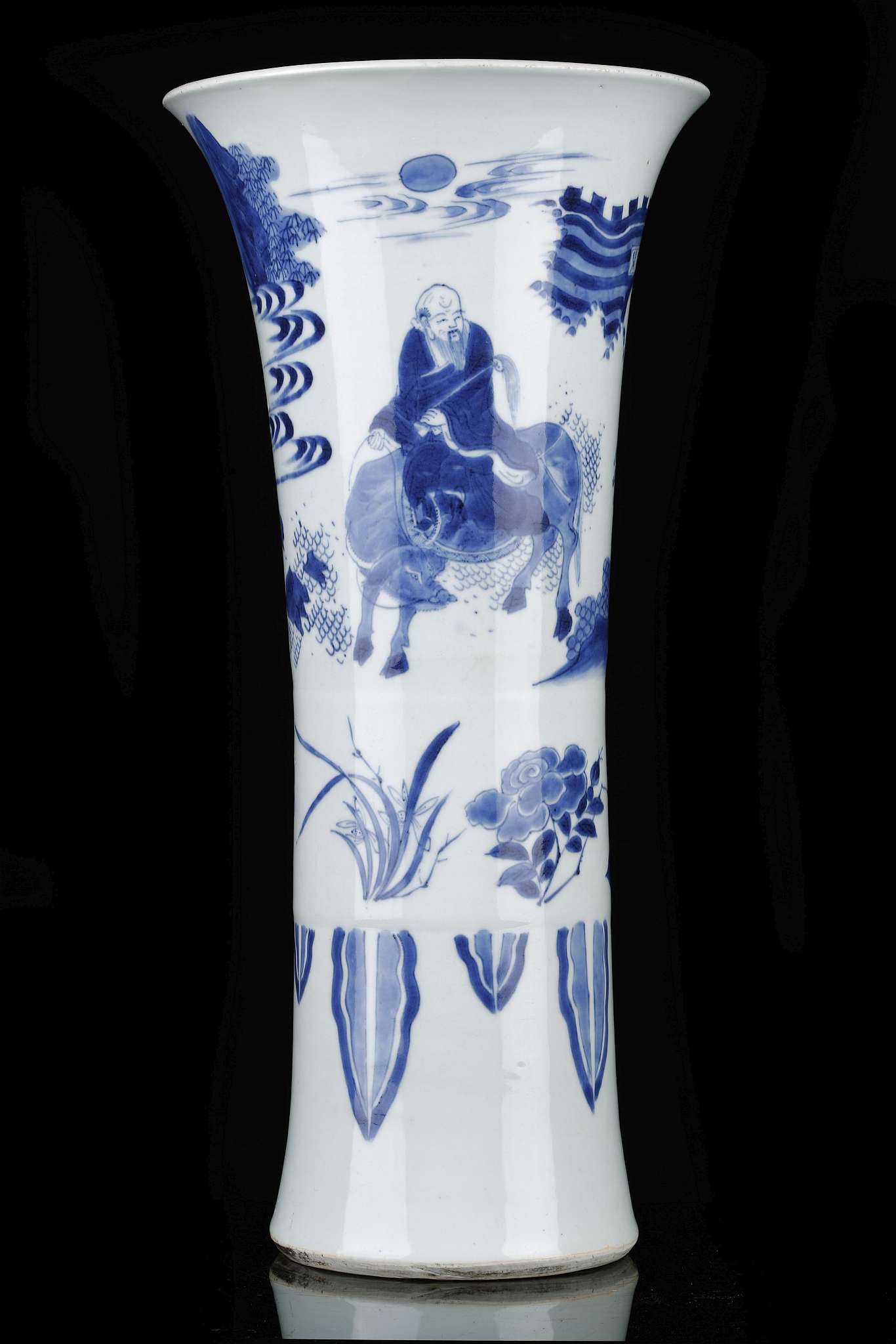 A CHINESE TRANSITIONAL BLUE AND WHITE VASE, GU.
Transitional Period, c. 1690.
With a flaring rim, - Image 2 of 6