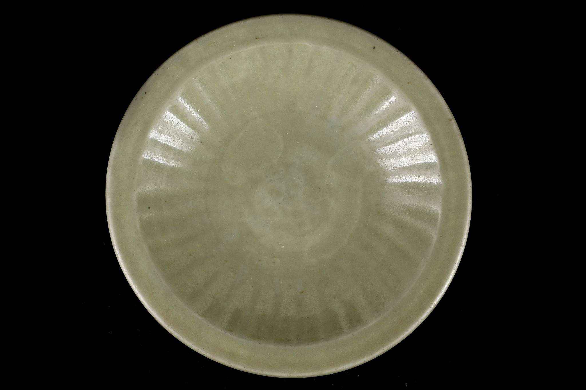 A CHINESE LONGQUAN CELADON CHARGER.
Ming Dynasty.
The interior moulded with ribs, the glaze is of - Image 2 of 4