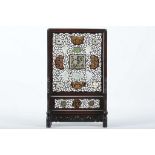 A CHINESE JADE, JADEITE AND IVORY INLAID CARVED WOODEN TABLE SCREEN.
Late Qing Dynasty.
Carved and