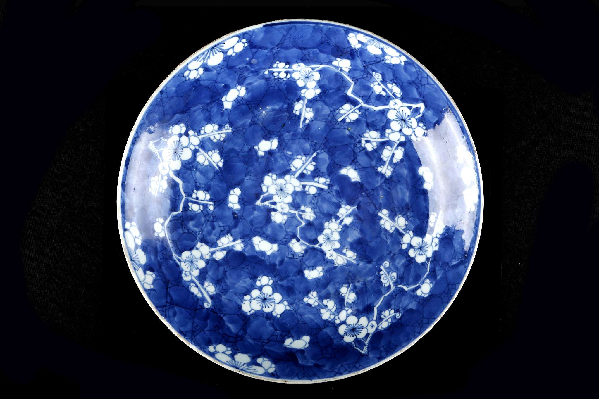 A CHINESE BLUE AND WHITE CRACKED ICE DISH.Qing Dy