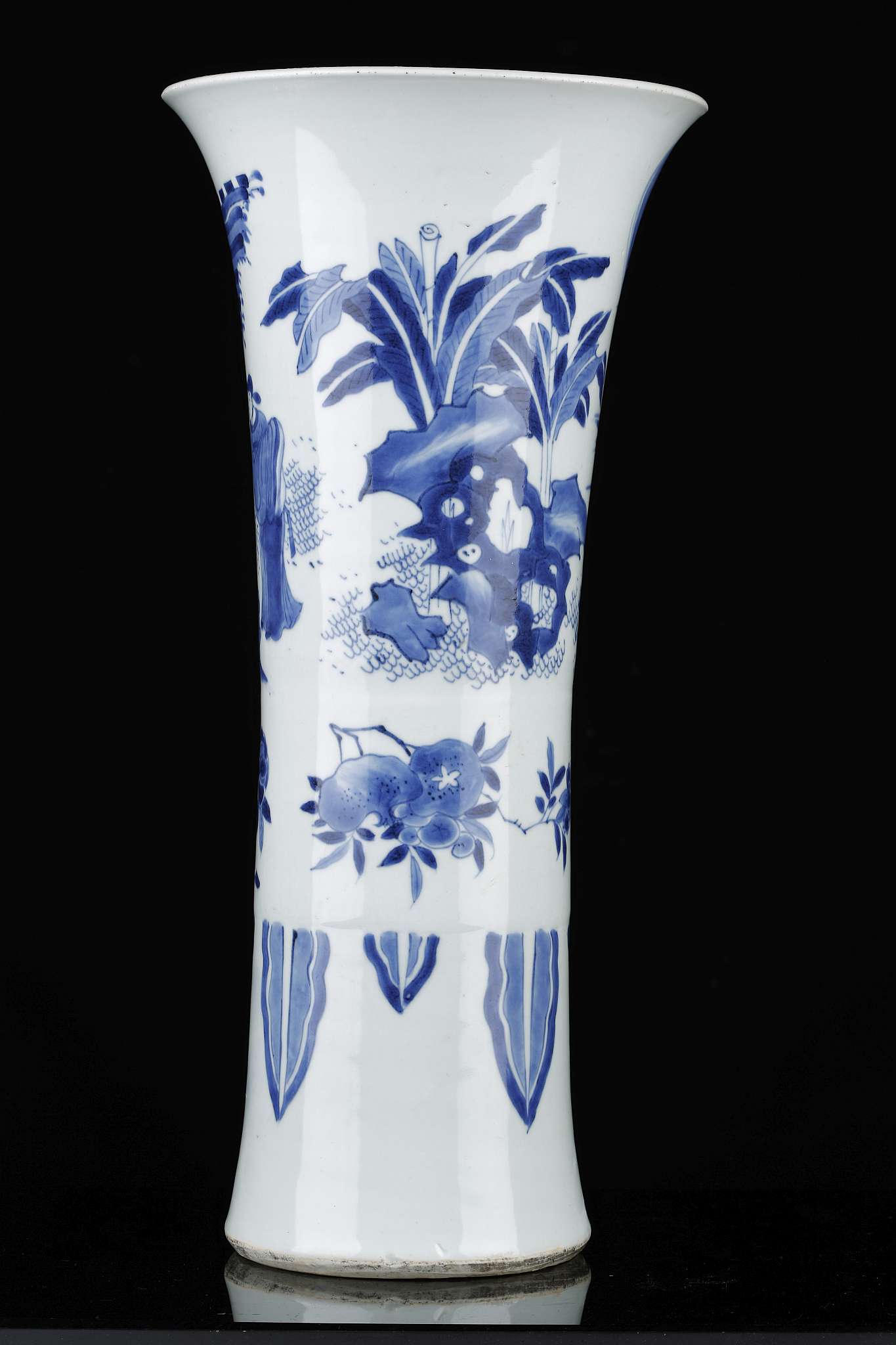 A CHINESE TRANSITIONAL BLUE AND WHITE VASE, GU.
Transitional Period, c. 1690.
With a flaring rim, - Image 4 of 6