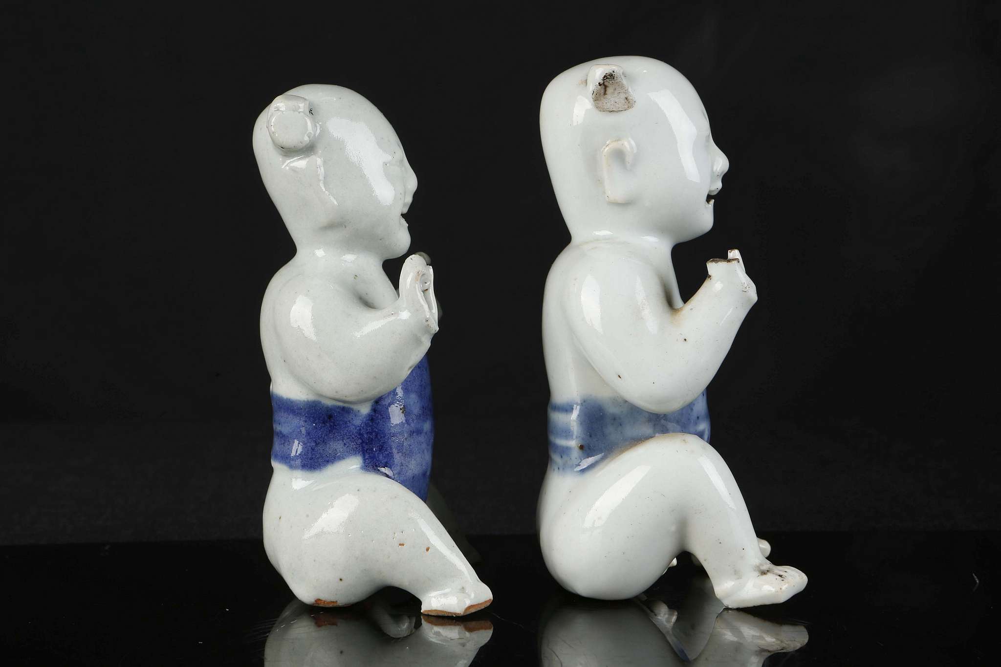 A PAIR OF CHINESE PORCELAIN MODELS OF SEATED BOYS. - Image 2 of 6