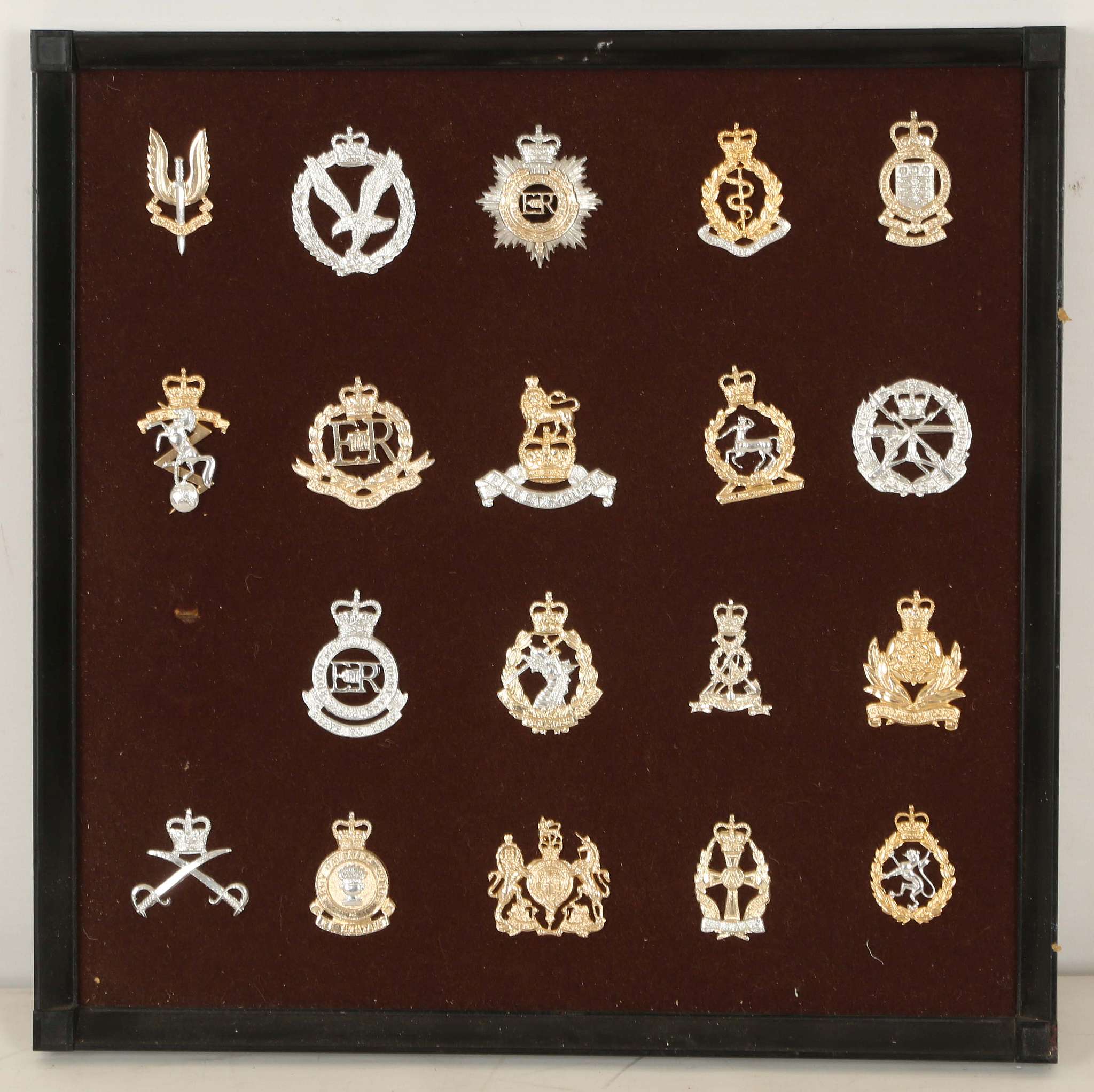 British Army cap badges to include SAS, Parachute