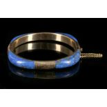 An antique 14ct gold and lapis lazuli hinged bangle.