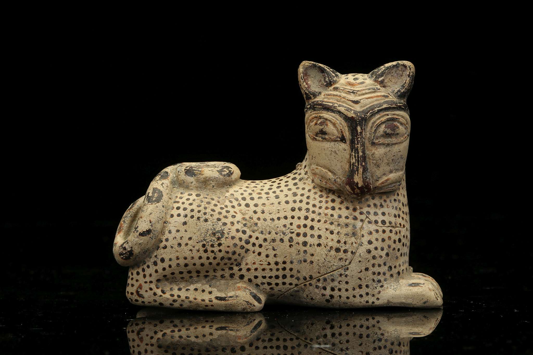 AN ITALO-CORINTHIAN STYLE POTTERY FIGURAL VESSEL In the shape of a crouching lion, the tail curled - Image 7 of 9