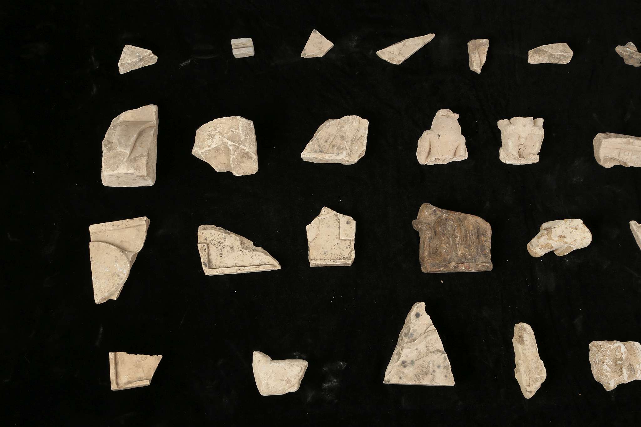 A GROUP OF EGYPTIAN LIMESTONE, SANDSTONE AND STUCCO FRAGMENTS Circa New Kingdom to Ptolemaic Period, - Image 2 of 6