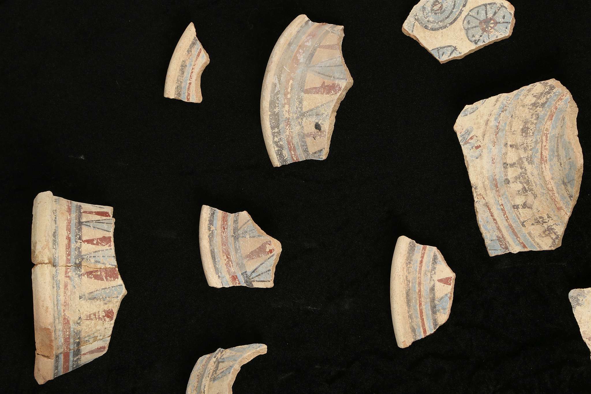 A GROUP OF EGYPTIAN PAINTED POTTERY JAR FRAGMENTS New Kingdom, 18th Dynasty, Amarna Period, circa - Image 6 of 7