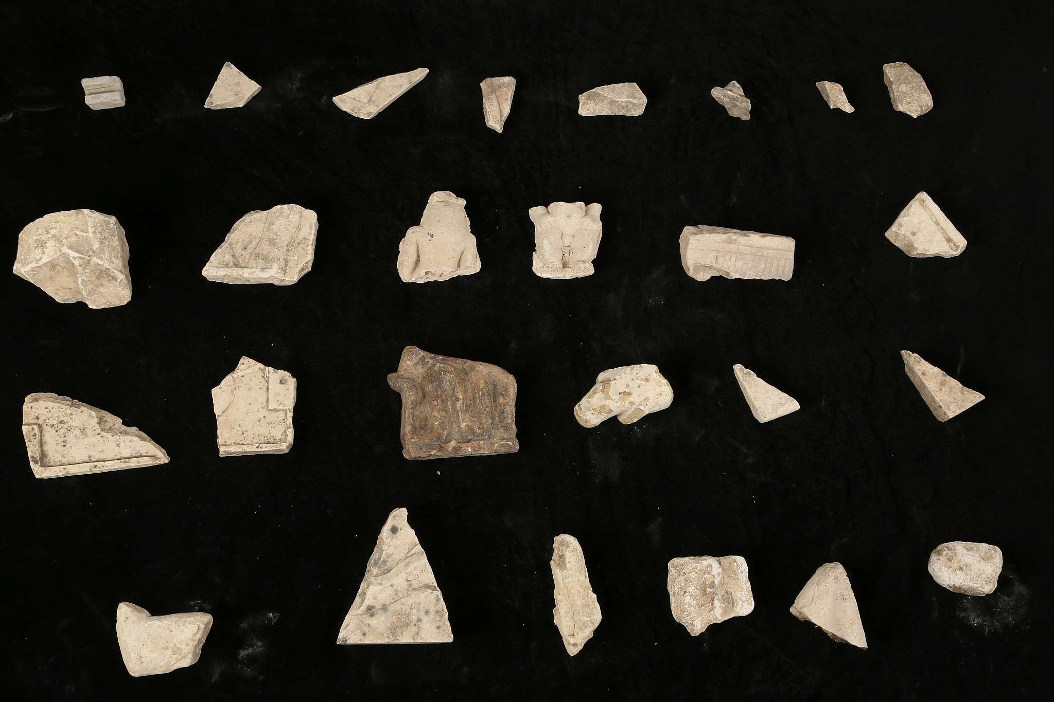 A GROUP OF EGYPTIAN LIMESTONE, SANDSTONE AND STUCCO FRAGMENTS Circa New Kingdom to Ptolemaic Period, - Image 3 of 6