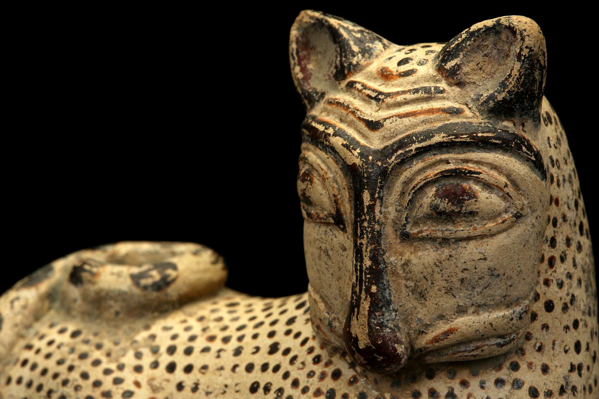 AN ITALO-CORINTHIAN STYLE POTTERY FIGURAL VESSEL In the shape of a crouching lion, the tail curled - Image 5 of 9