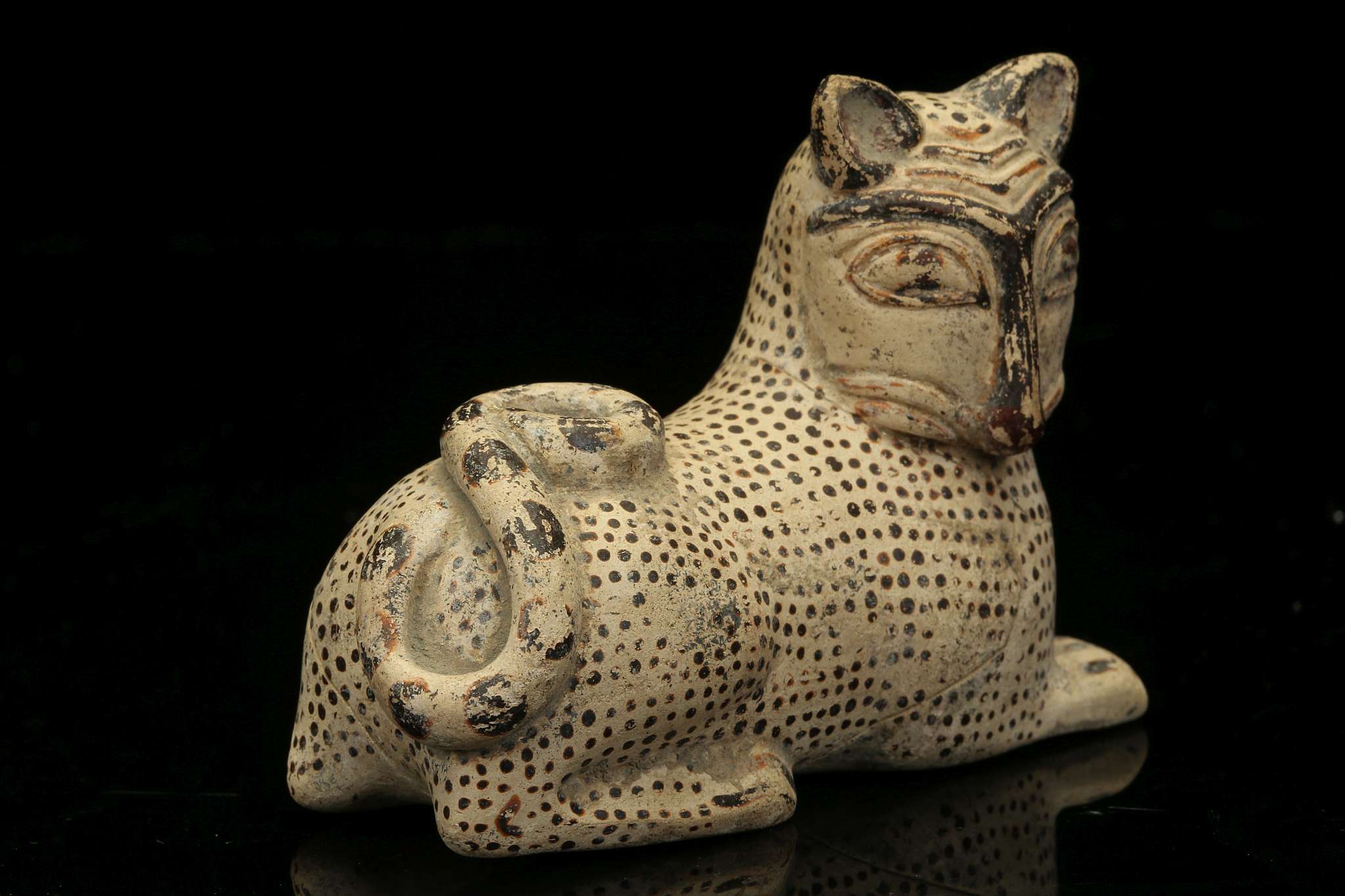 AN ITALO-CORINTHIAN STYLE POTTERY FIGURAL VESSEL In the shape of a crouching lion, the tail curled - Image 2 of 9