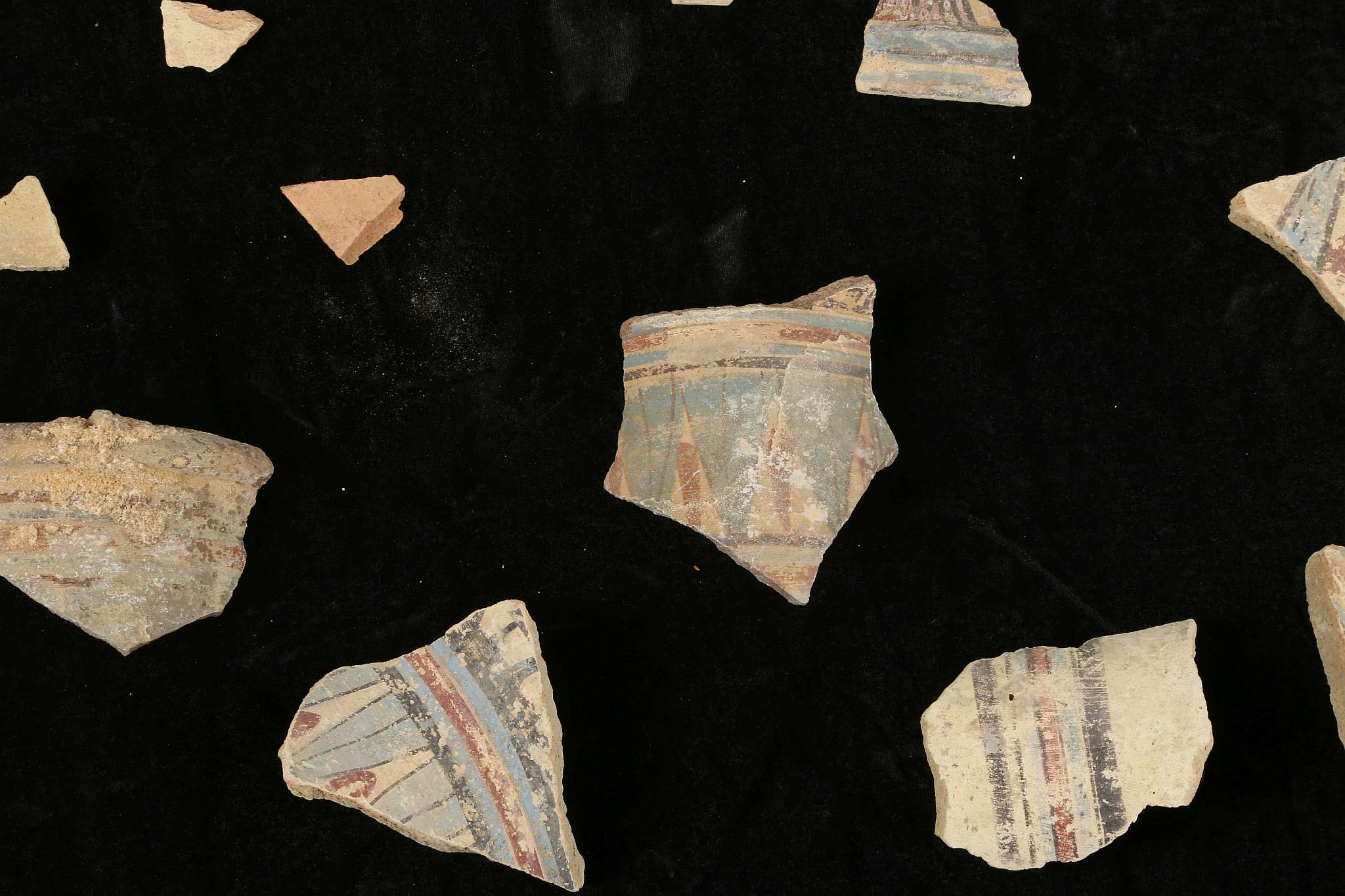 A GROUP OF EGYPTIAN PAINTED POTTERY JAR FRAGMENTS New Kingdom, 18th Dynasty, Amarna Period, circa - Image 3 of 7