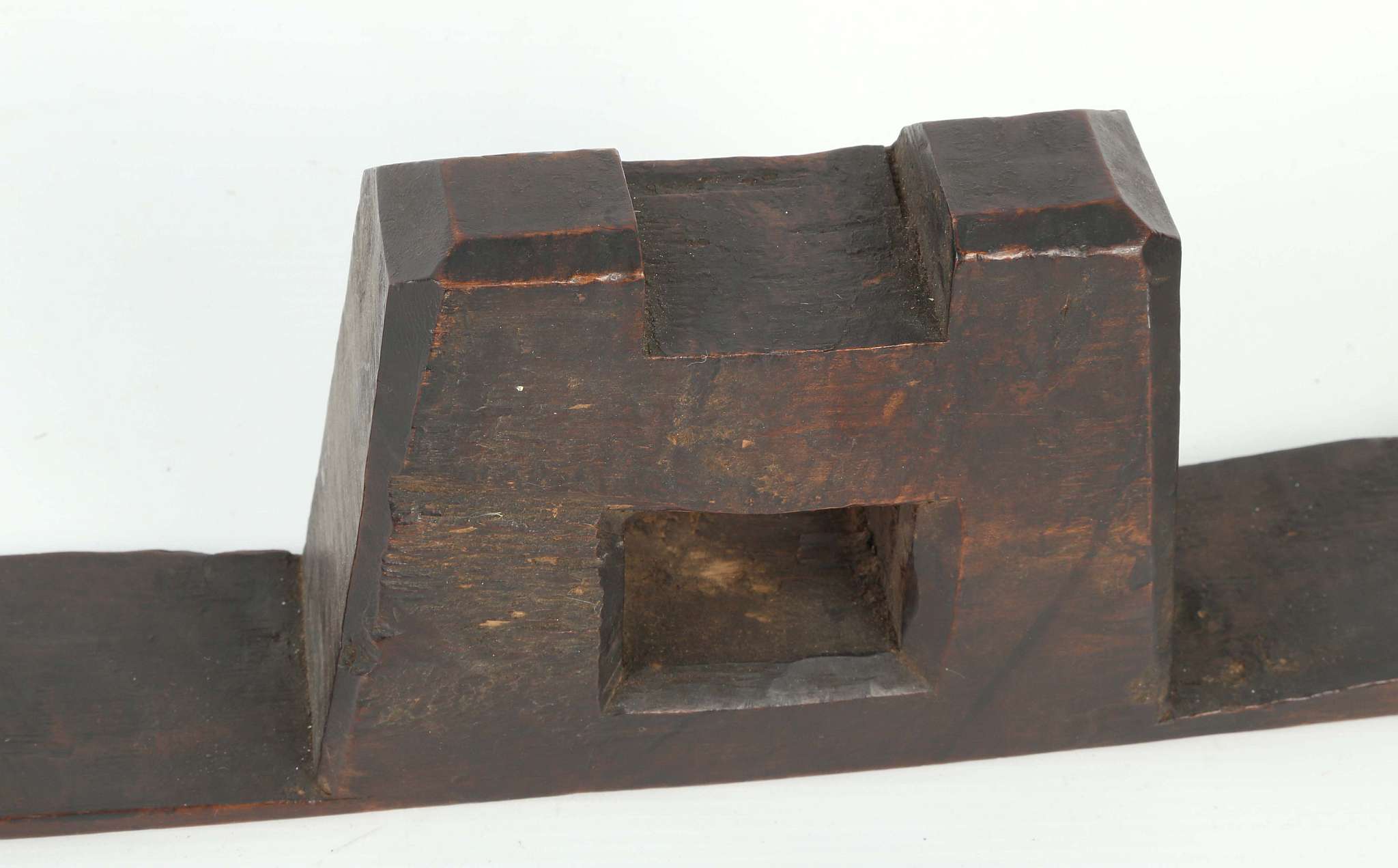 A JAPANESE WOOD SKI Meiji era (1868-1912) With upturned ends, and two fixed blocks for fastening - Bild 3 aus 3