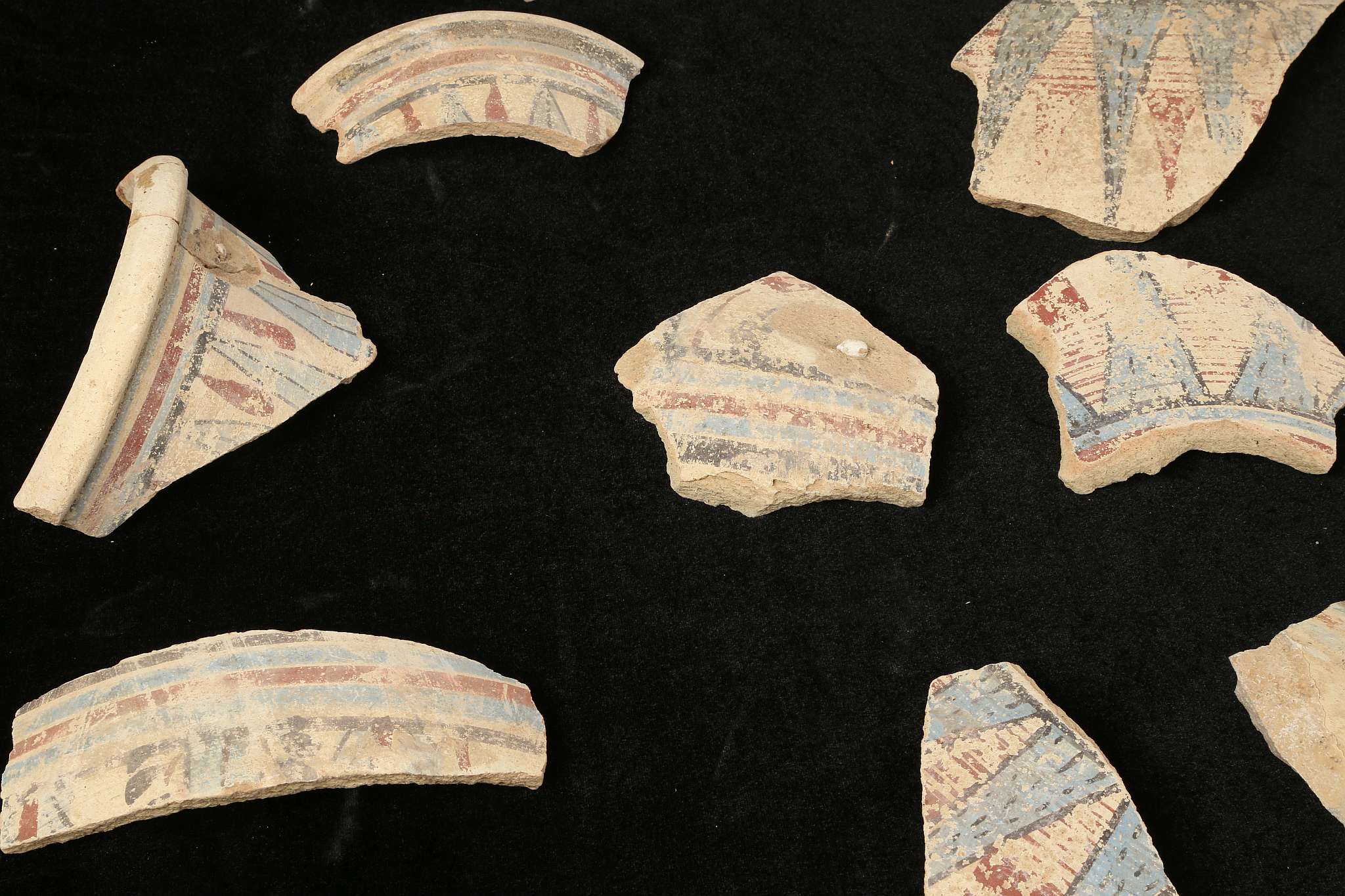 A GROUP OF EGYPTIAN PAINTED POTTERY JAR FRAGMENTS New Kingdom, 18th Dynasty, Amarna Period, circa - Image 7 of 7