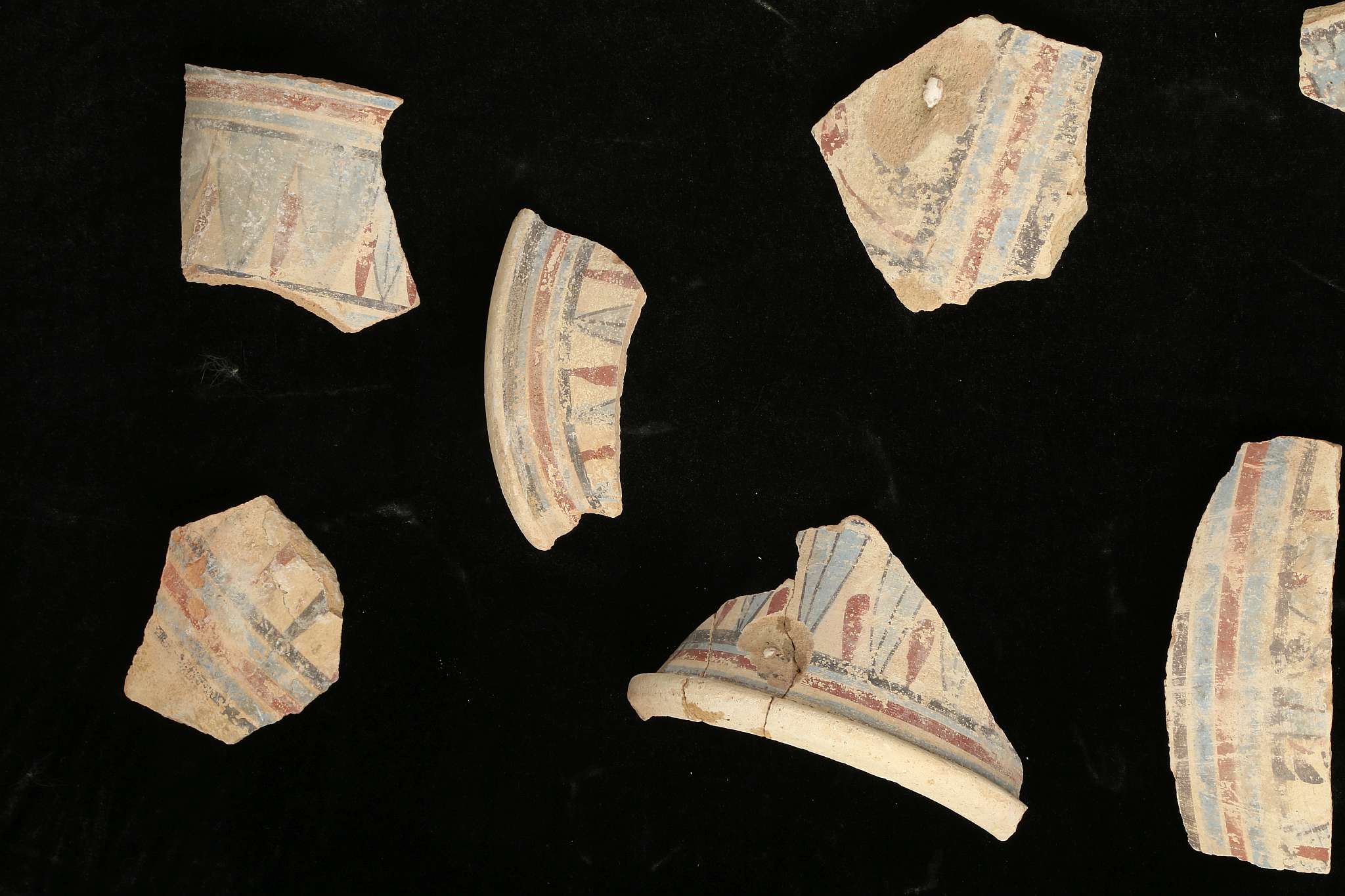 A GROUP OF EGYPTIAN PAINTED POTTERY JAR FRAGMENTS New Kingdom, 18th Dynasty, Amarna Period, circa - Image 5 of 7
