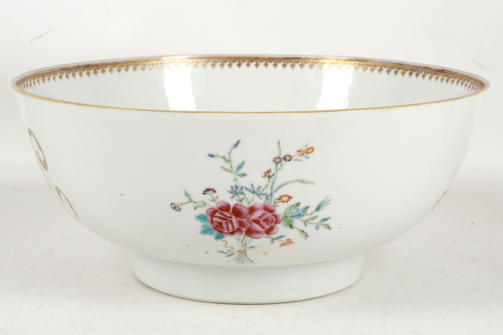 A Chinese Qing dynasty porcelain punch bowl decora - Image 2 of 4