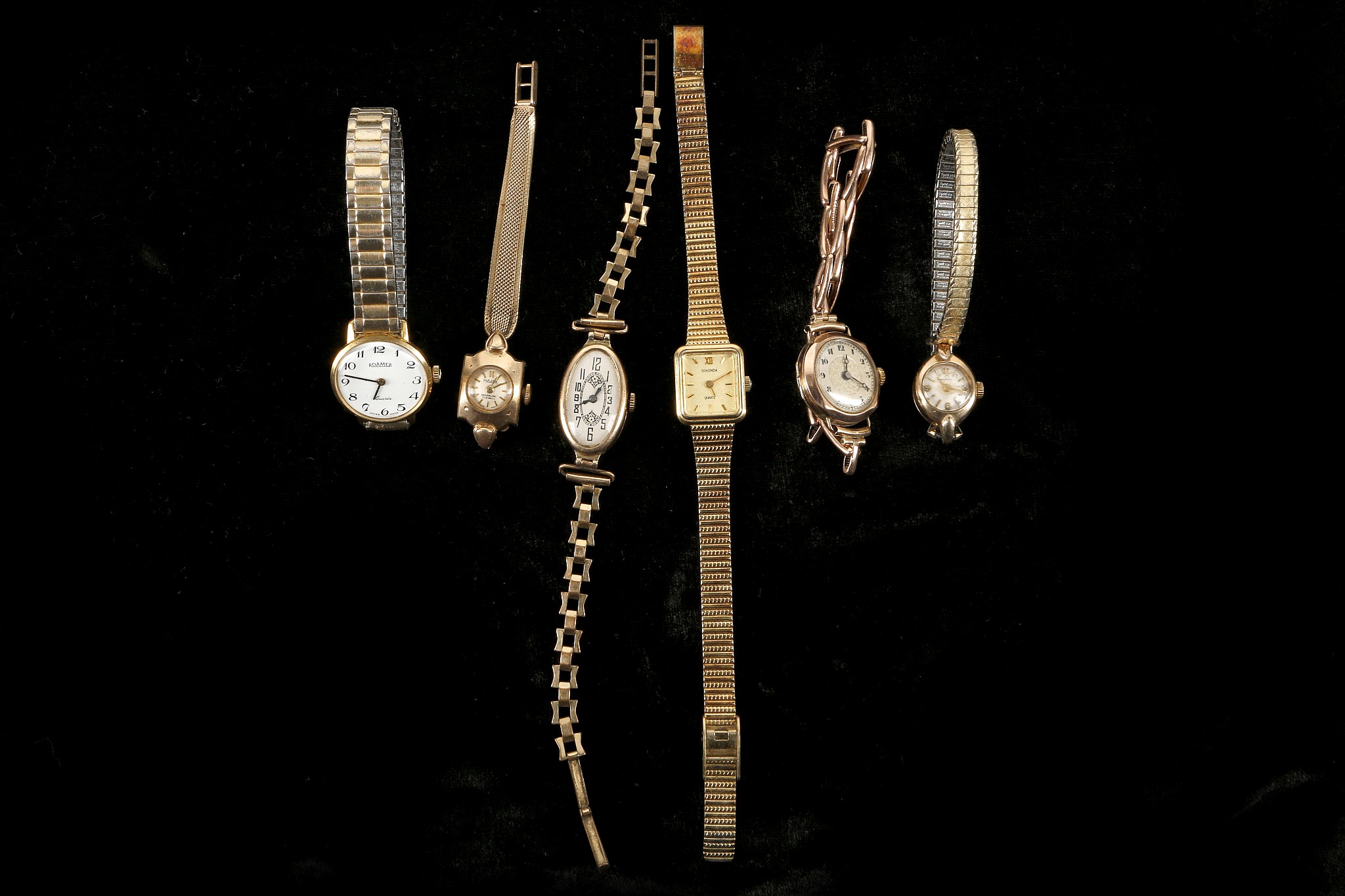 Four various vintage 9ct gold cased ladies wristwatches, to include an oval cased dress watch, a - Image 2 of 2