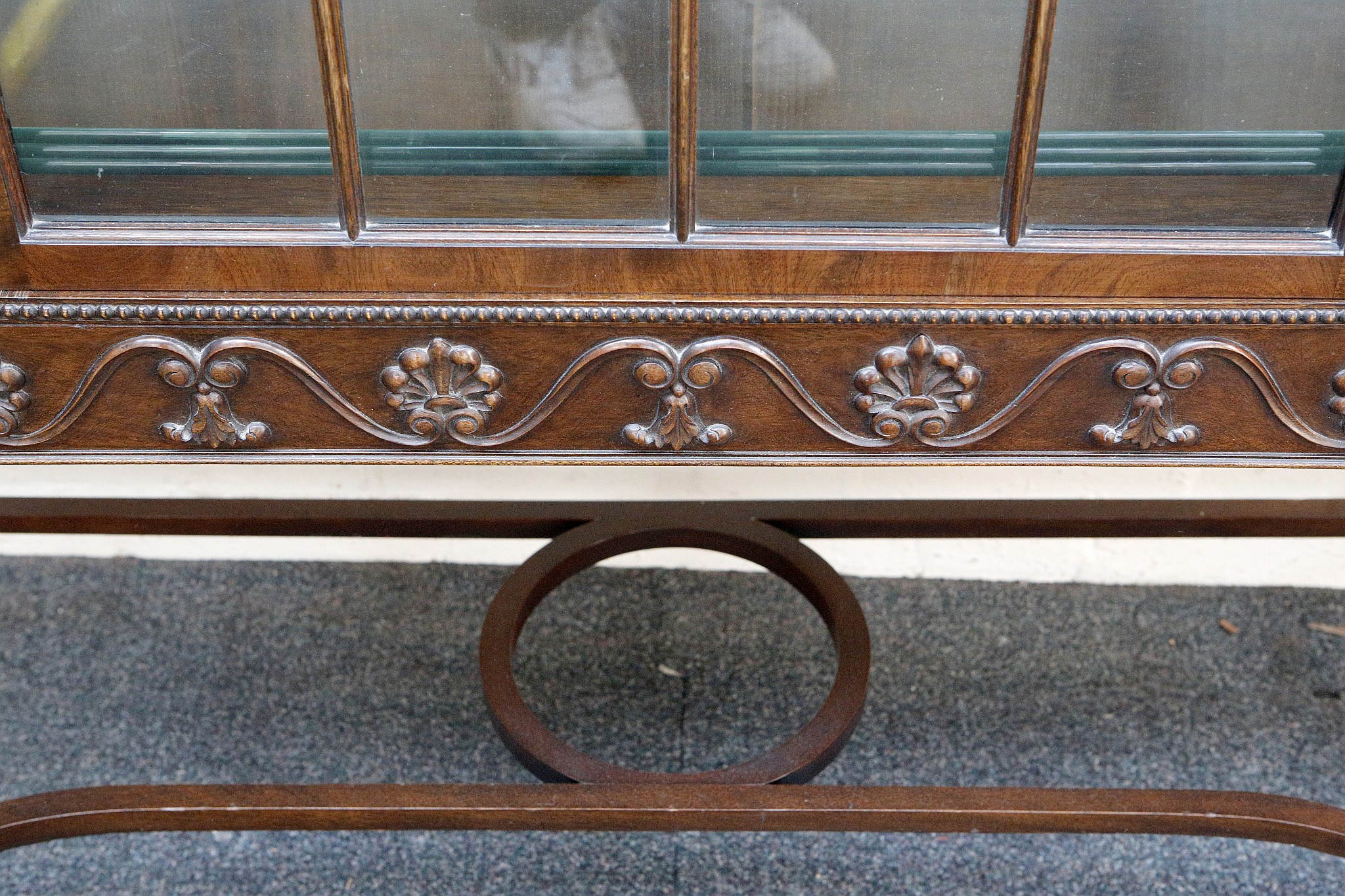 An Adam's style, early 20th century, 'D' shape display cabinet, tab carved trim over reeded band - Image 4 of 4