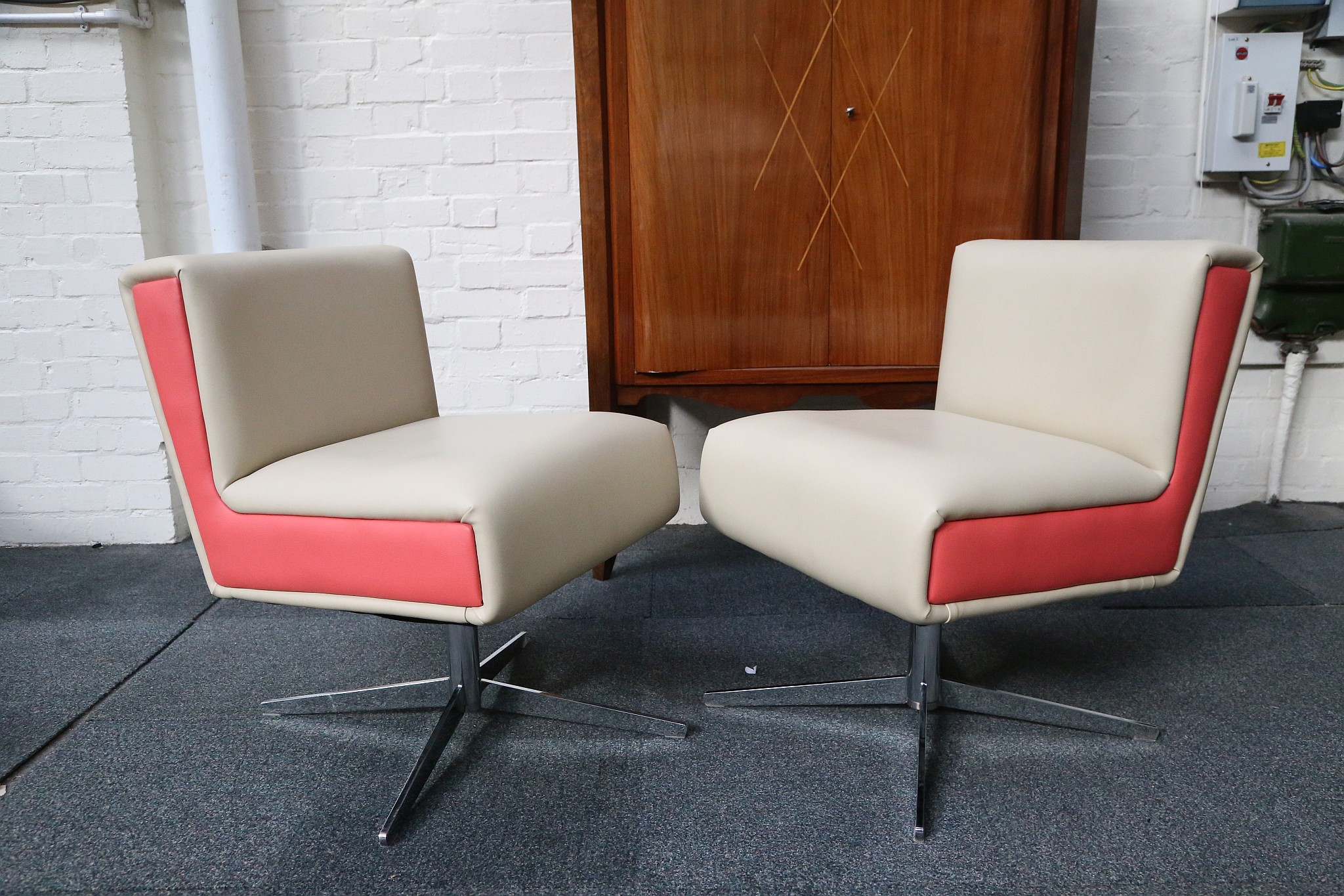 A PAIR OF MODERN SWIVEL LOUNGE CHAIRS AND FOOTSTOOL, designed and manufactured by HB Furniture, with - Image 2 of 4