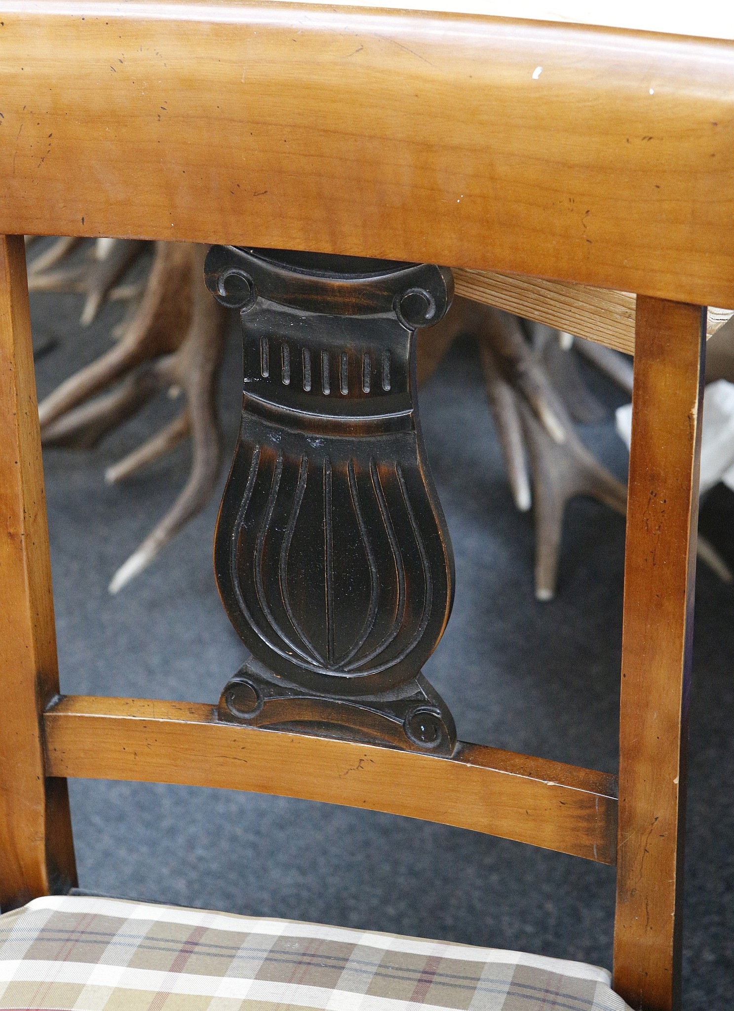 A pair of bar back contemporary dining chairs, urn splat, tartan seat. - Image 2 of 3