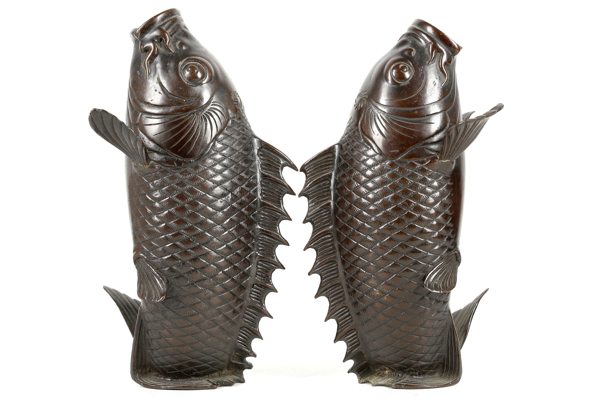 A PAIR OF JAPANESE ‘LEAPING CARP’ VASES. Meiji era. Naturalistically cast resting on their fins, the - Image 5 of 7