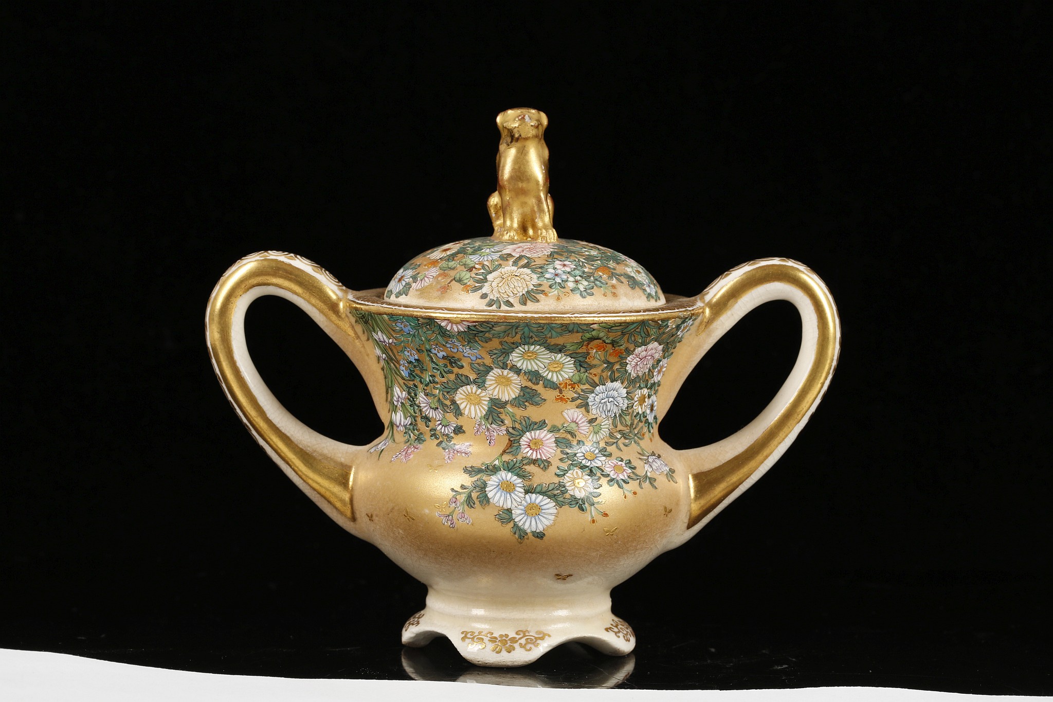 A JAPANESE SATSUMA POT AND COVER BY KINKOZAN. Meiji Period. Decorated in enamels and gilt to the