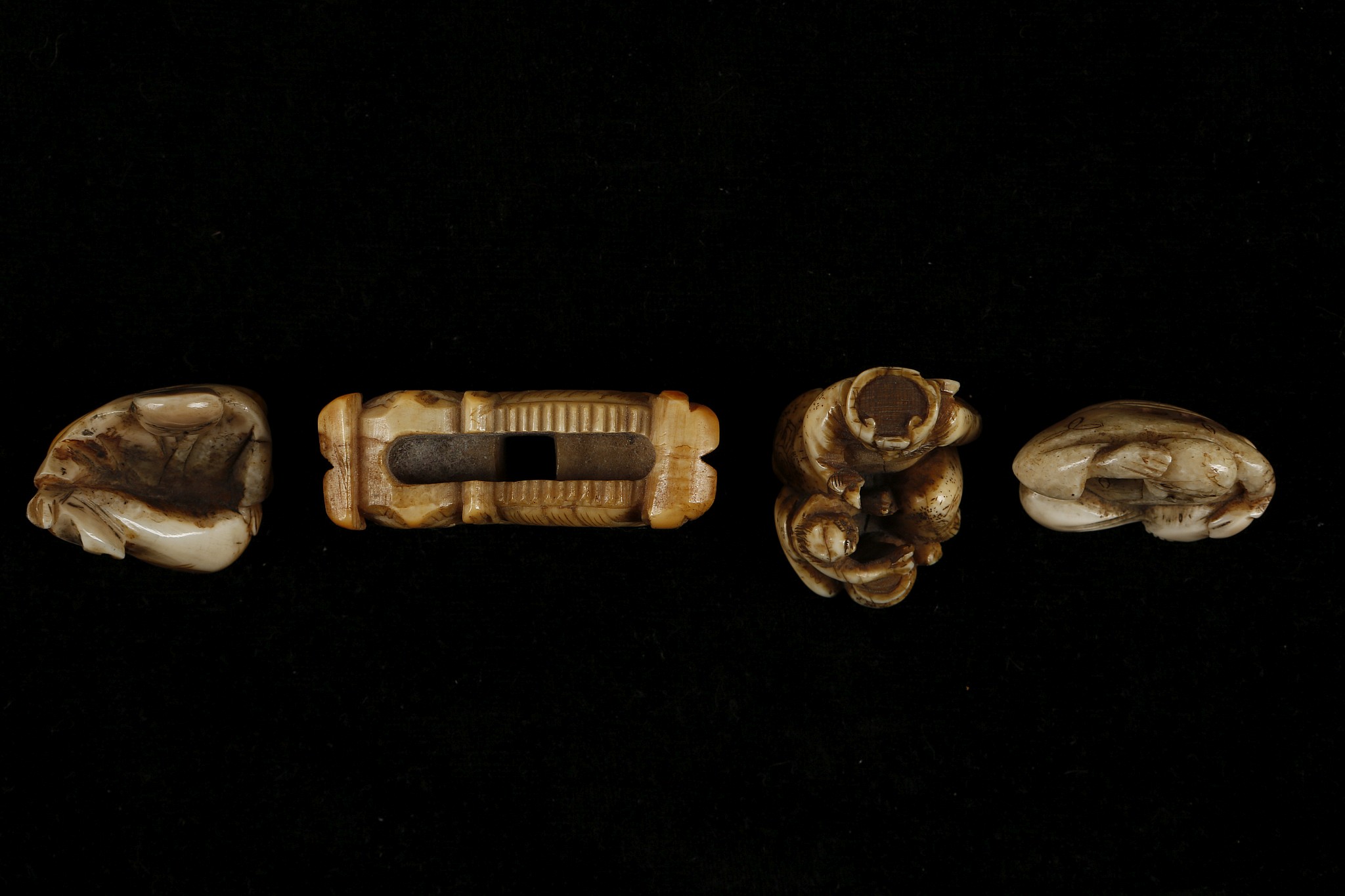 A COLLECTION OF FOUR JAPANESE NETSUKE. Two carved ivory and two carved bone. (4) - Image 6 of 7