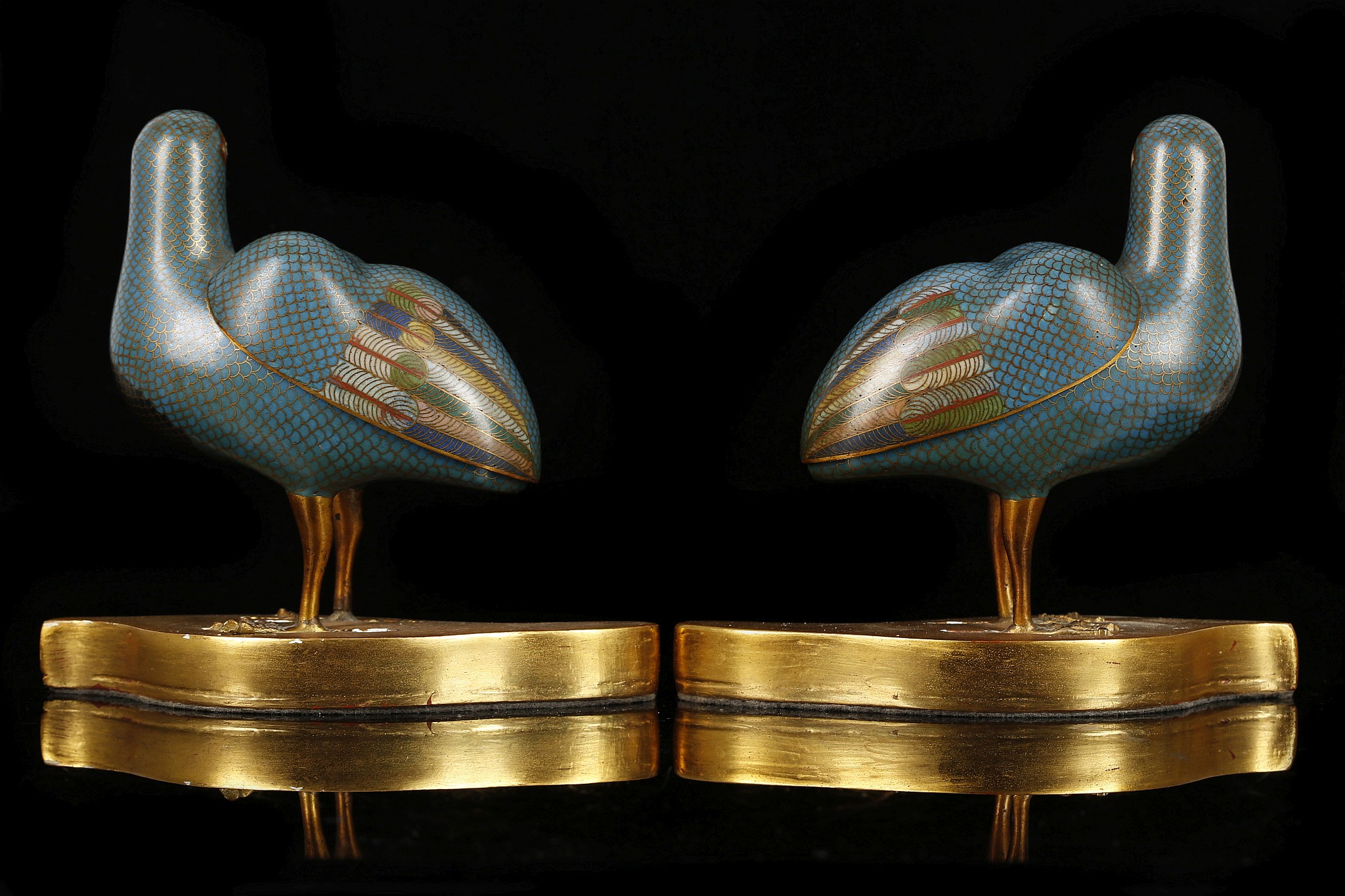 A PAIR OF CHINESE CLOISONNÉ ENAMEL ‘QUAIL’ CENSERS AND COVERS. Qing Dynasty, 18th Century. Decorated - Image 3 of 9