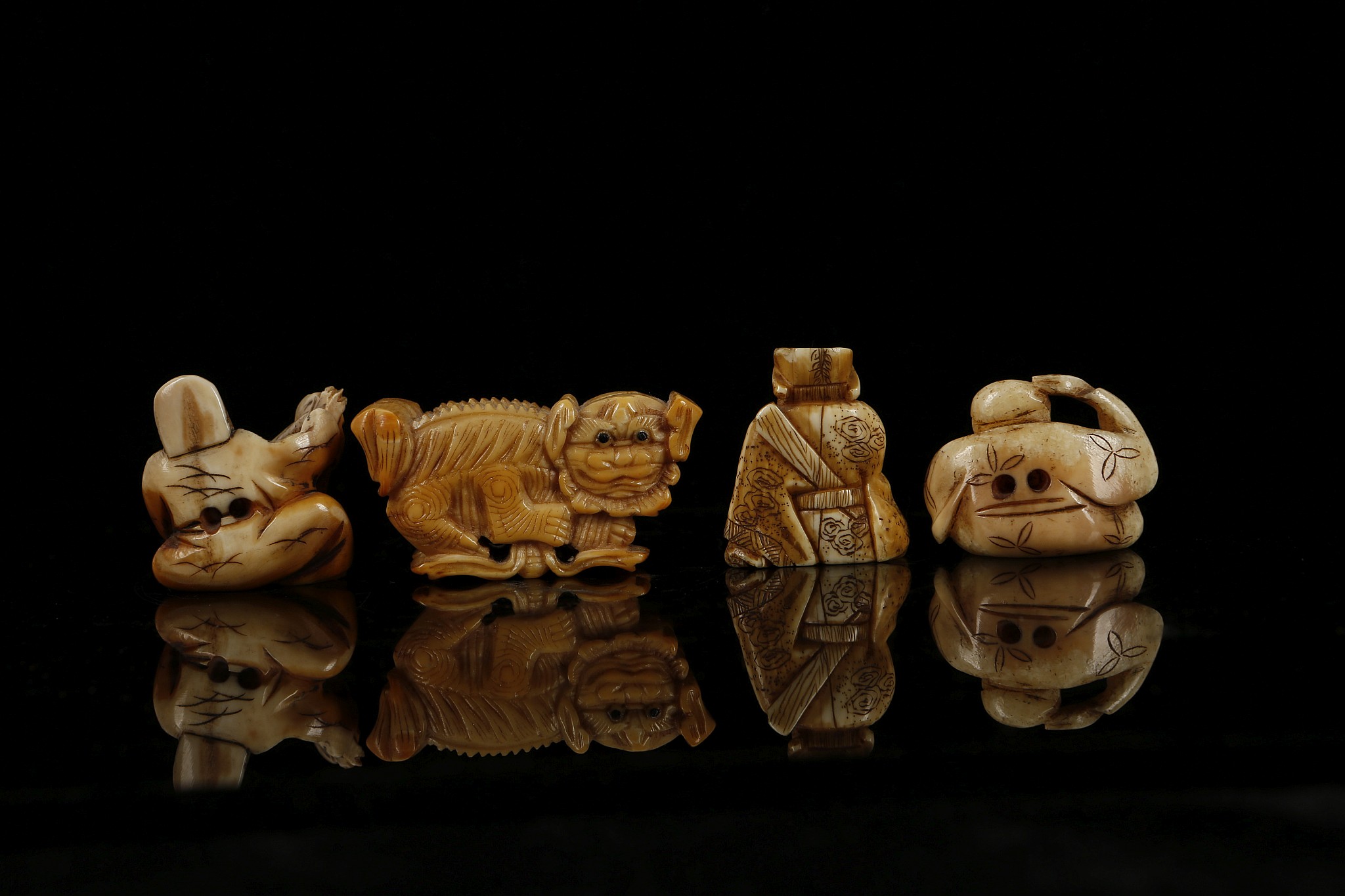 A COLLECTION OF FOUR JAPANESE NETSUKE. Two carved ivory and two carved bone. (4) - Image 4 of 7