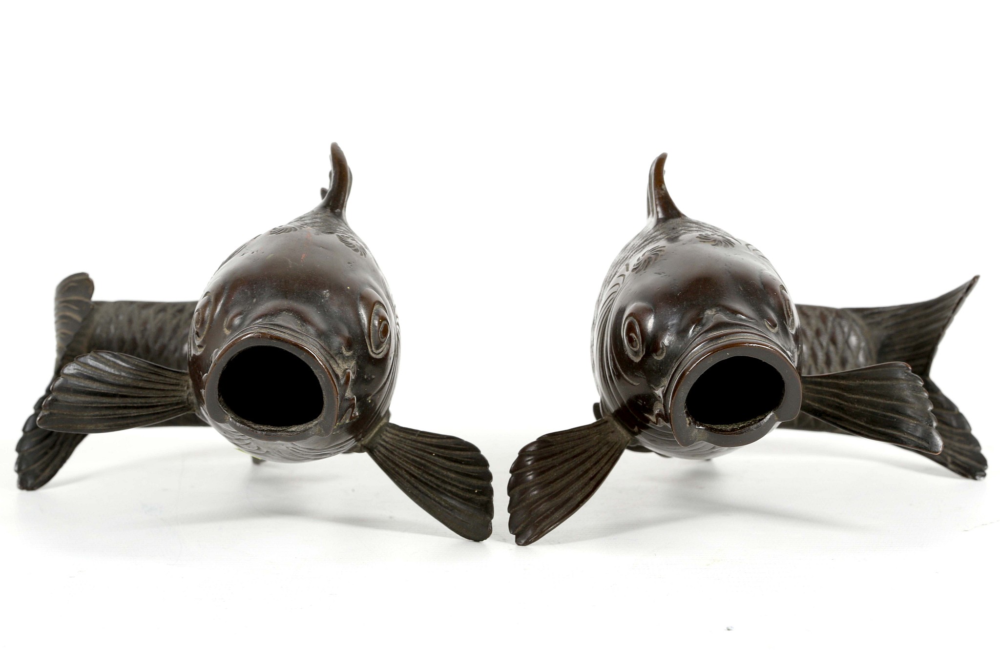 A PAIR OF JAPANESE ‘LEAPING CARP’ VASES. Meiji era. Naturalistically cast resting on their fins, the - Image 6 of 7