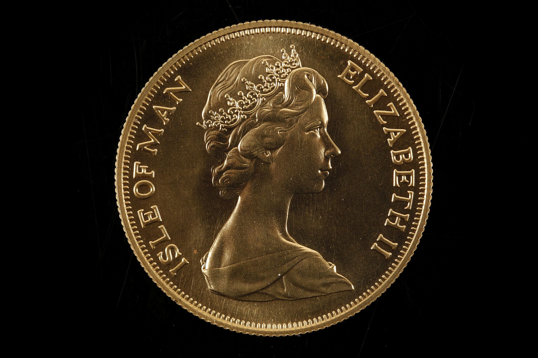 QEII 1973, Isle of Man sovereign, EF+ - Image 2 of 2