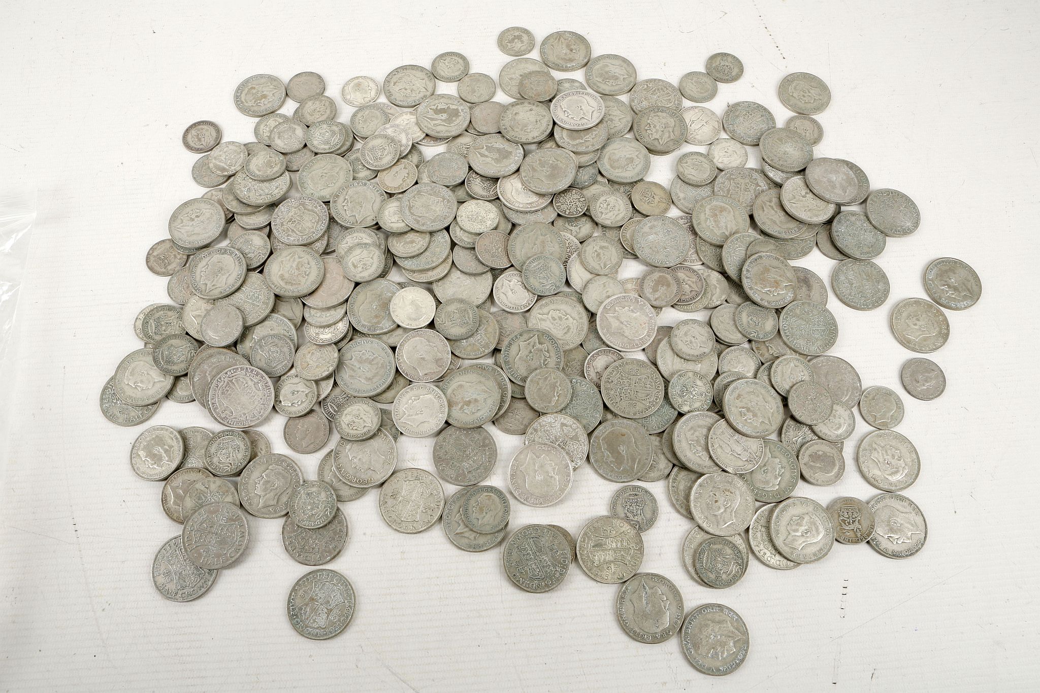 A large collection of coins relating to G.B. and includes Victorian, Edwardian, George V, George VI,
