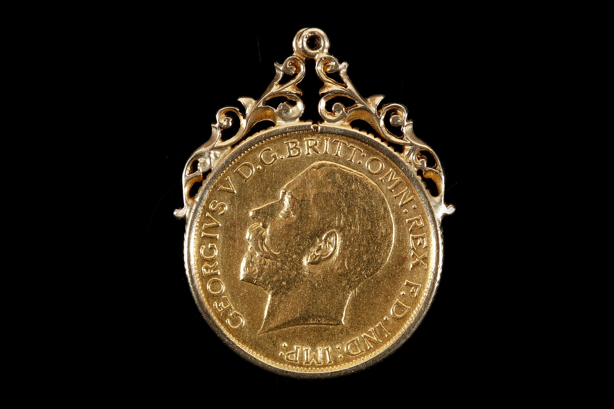 George V 1925, bust left / George and dragon, now mounted for use as a pendant. - Image 2 of 2
