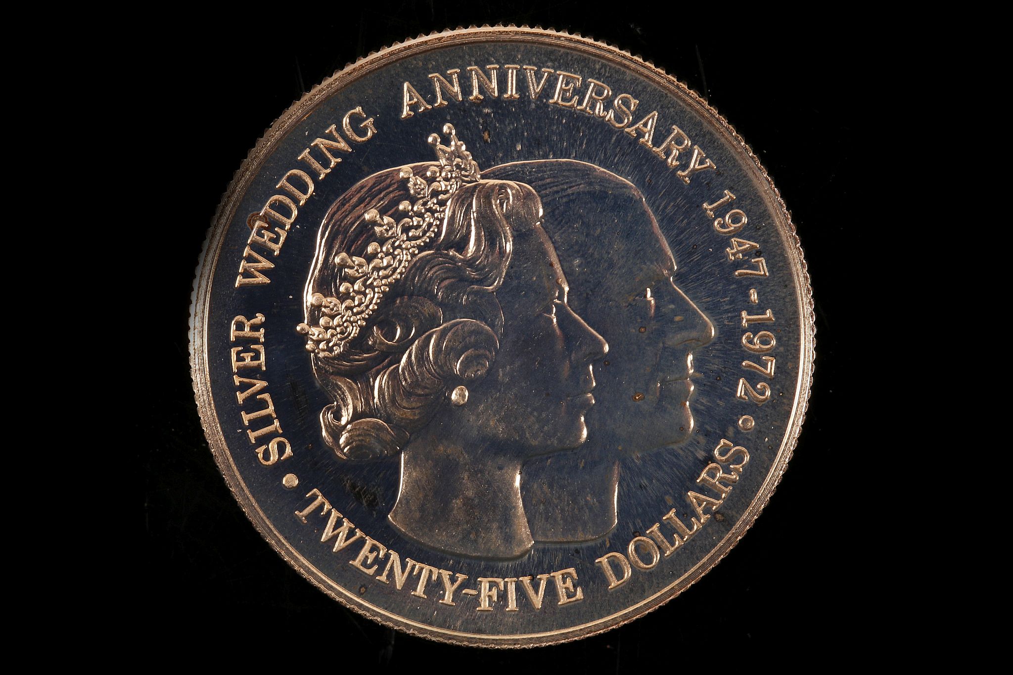 QEII 1972 Cayman Islands 25 dollar gold proof coin, commemorating the 25th anniversary of the - Image 2 of 2