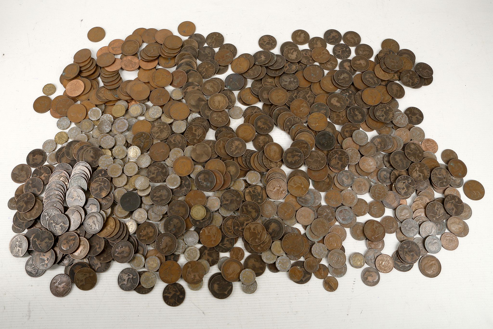 A large collection of coins relating to G.B. to include copper and cupro nickel, Victorian, Edward - Image 3 of 3