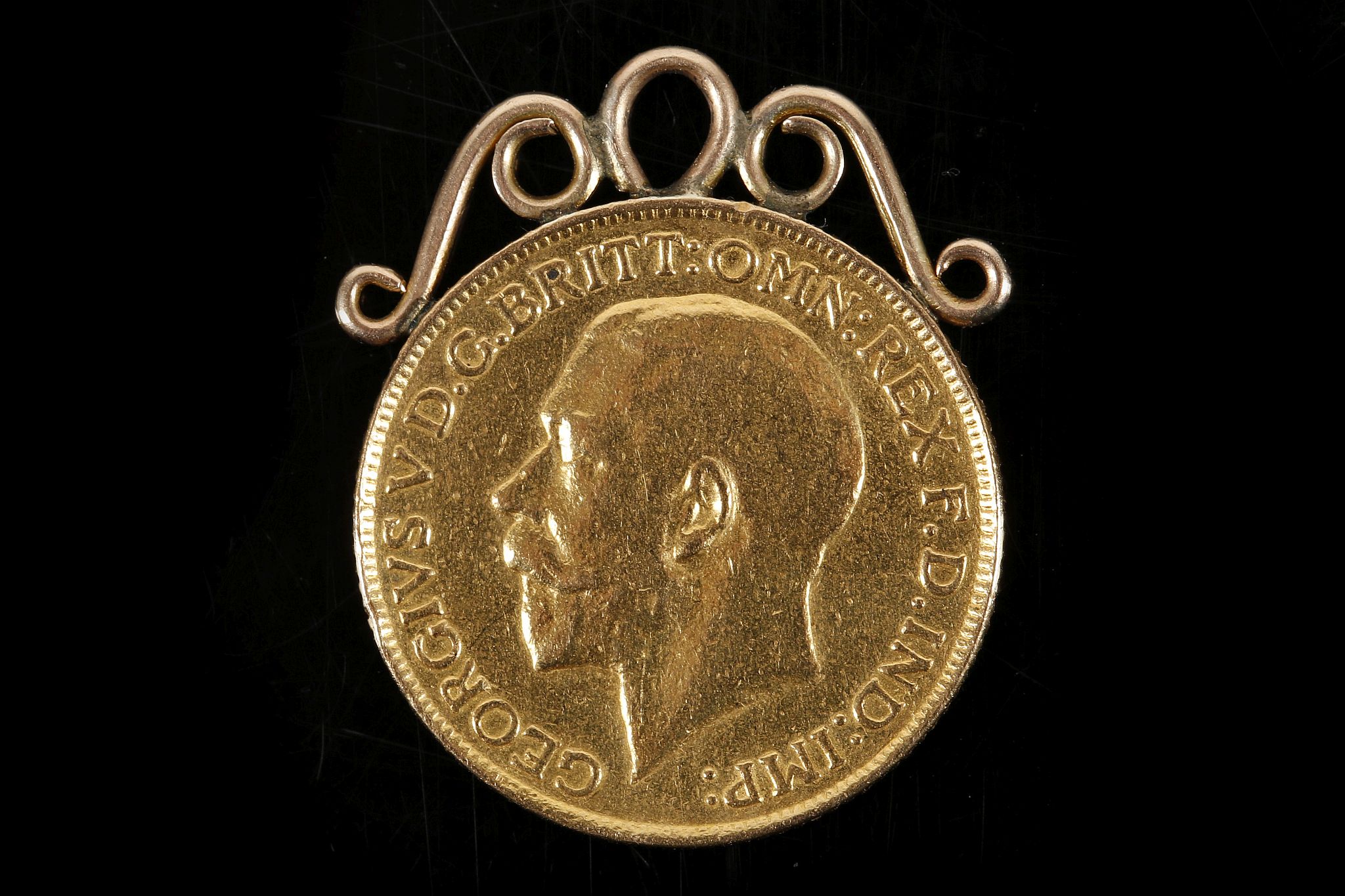 George V sovereign 1918, bust left / George and dragon, now mounted for use as a pendant. - Image 2 of 2