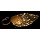 1920s COMPACT EVENING PURSE, gilt mesh with floral