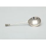 Antique Charles I Sterling Silver seal top spoon by Benjamin Yates, London 1639. With fig shaped