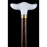 A HARDSTONE SHAPED CRUTCH HANDLE CANE. Circa 1900.