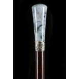 AN AGATE HANDLED ROSEWOOD WALKING CANE. With Art N