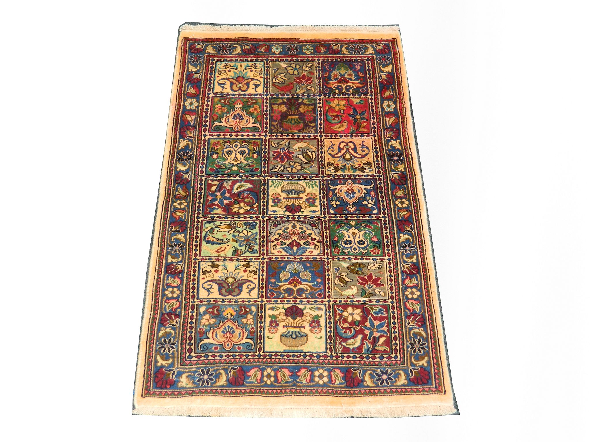 Persian Bakhtiar rug, 1.55m x 1.00m, condition rat