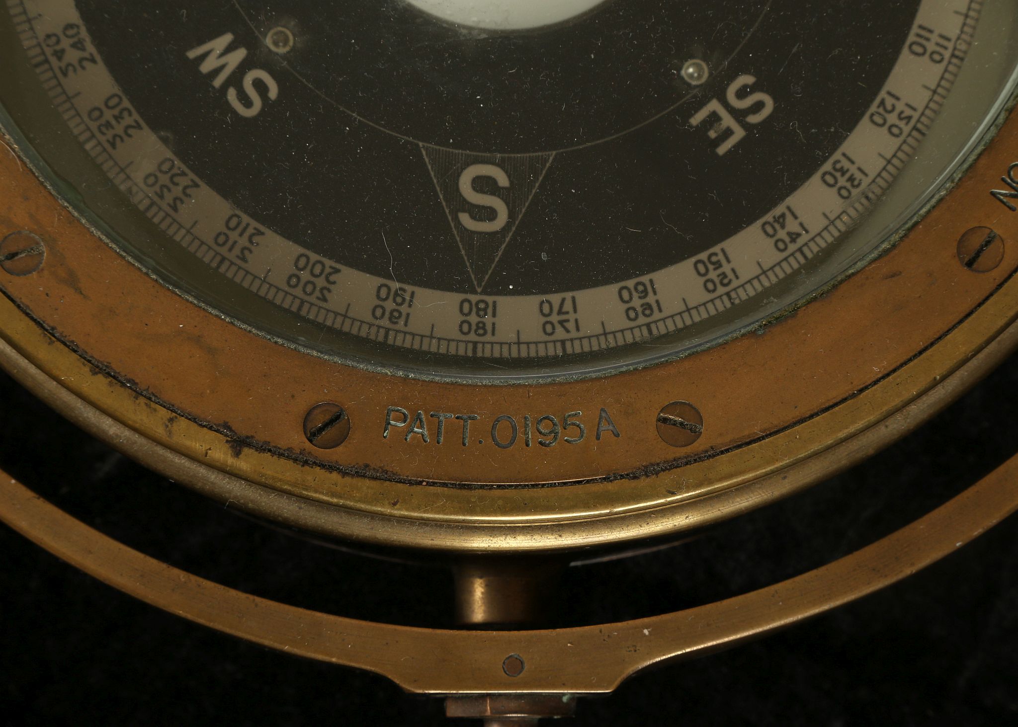 Late WWII brass Royal Navy ship's compass with gim - Image 3 of 3